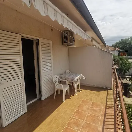 Emily Biograd Na Moru