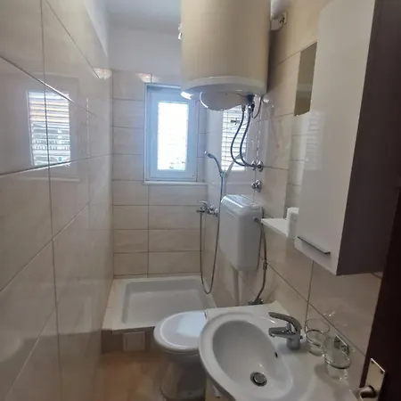 Emily Biograd Na Moru