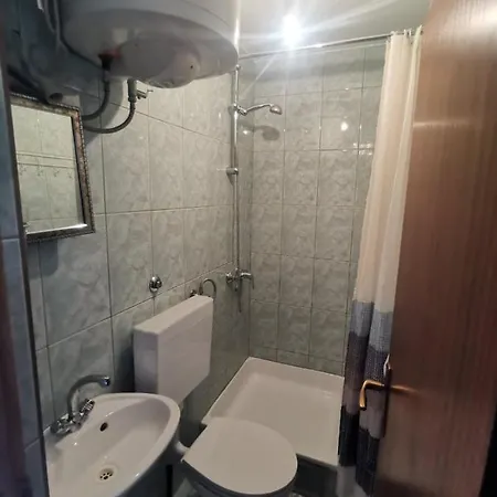 Emily Biograd Na Moru