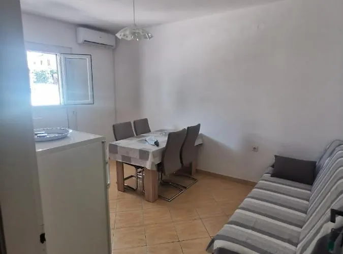 Emily דירה ביוגראד נה מורו