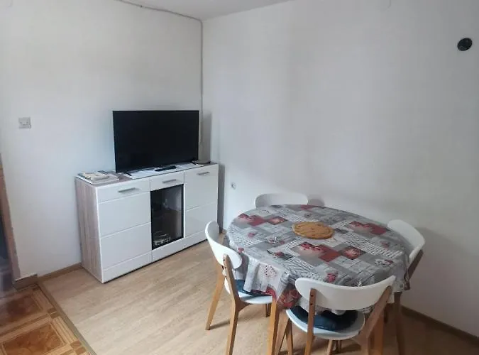 Emily * ביוגראד נה מורו