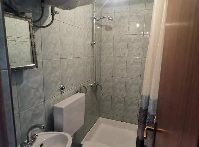 Emily ביוגראד נה מורו