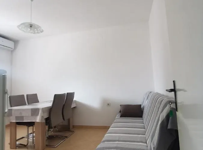 Emily דירה ביוגראד נה מורו