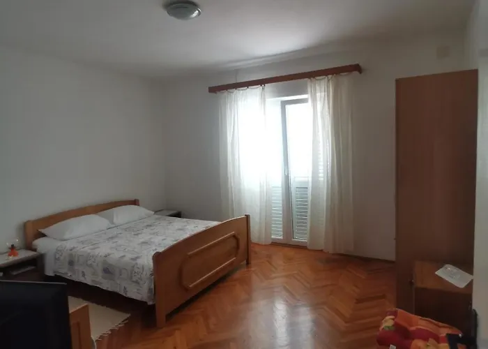 Emily ביוגראד נה מורו